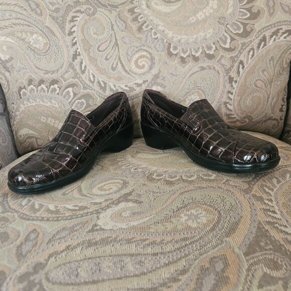 CLARKS Bendables Women's 8M Brown Croc Embossed Slip-On Loafers - Picture 2 of 10